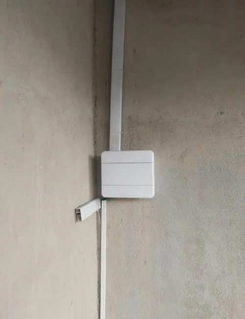 Eletricista na ilha do governador trabalhando